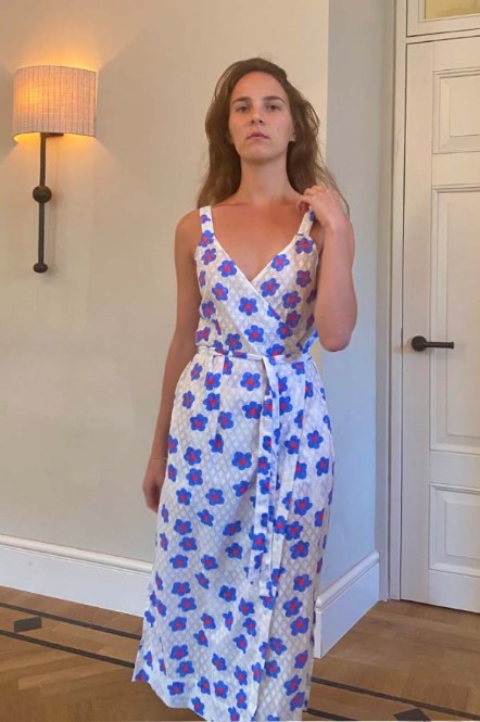 נעים להכיר: מעצבי בגדי נשים מובילים שמשנים את המשחק